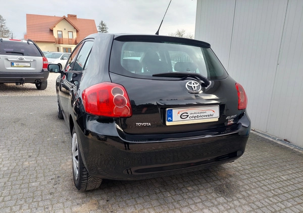 Toyota Auris cena 15900 przebieg: 256000, rok produkcji 2007 z Jarocin małe 154